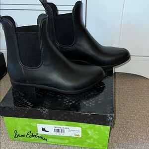 Sam Edelman Matte Black Tinsley Boots sz 4 like new